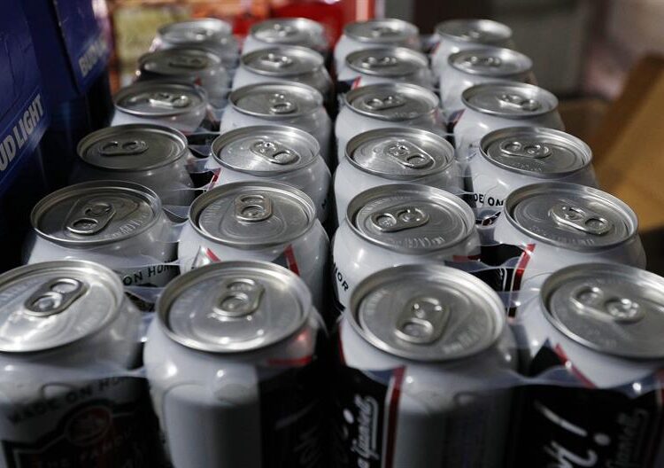 EE.UU. aplicará arancel del 25 % a latas de aluminio desde el viernes