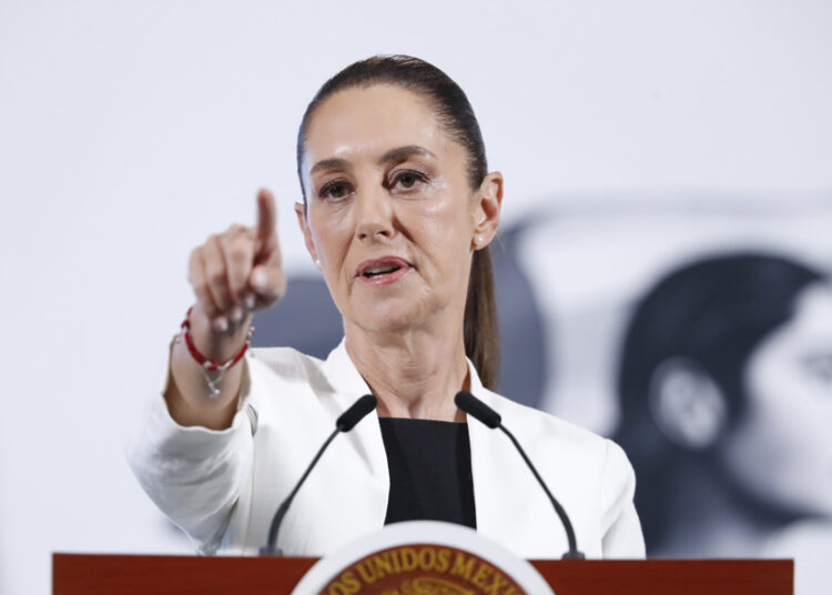México propone bloqueo digital; Sheinbaum niega censura