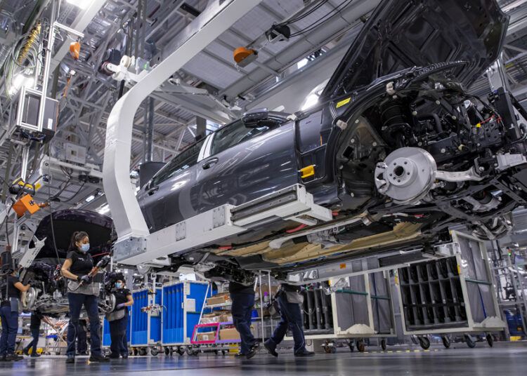 México ve ventaja en medidas de EE.UU. sobre autos