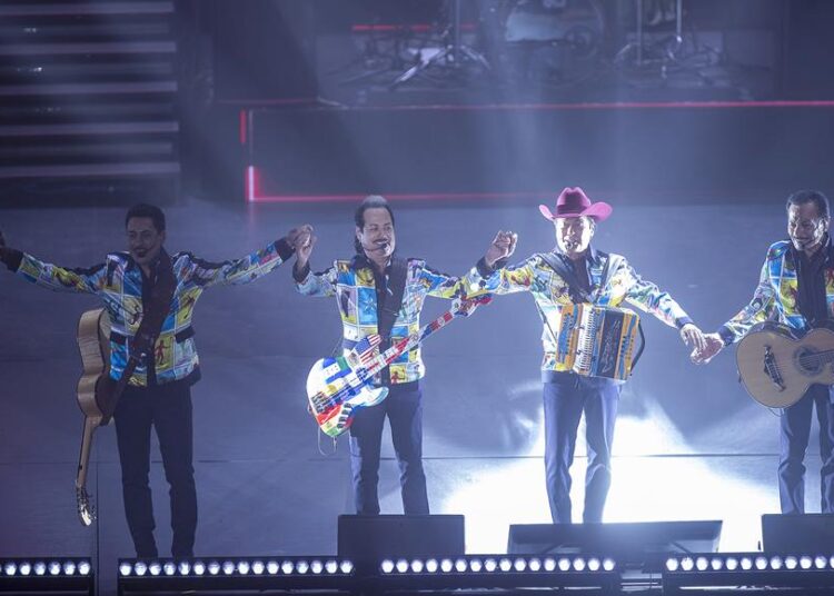 Tigres del Norte, recuerdan con su canto a migrantes