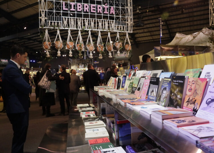 España celebra las bibliotecas ambulantes en Feria del Libro bogotana