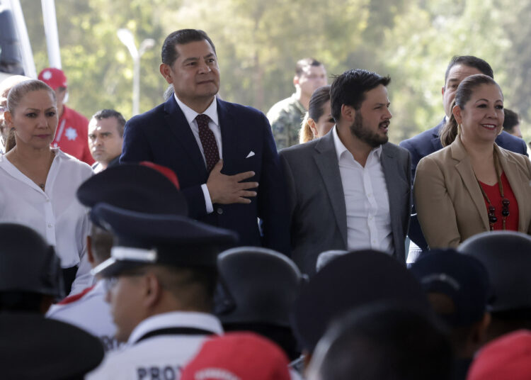 Armenta pide justicia social a empresarios