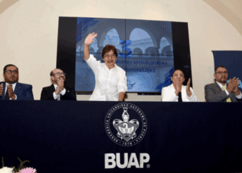 Lilia Cedillo reconoce calidad académica y vocación social de prepa Zapata