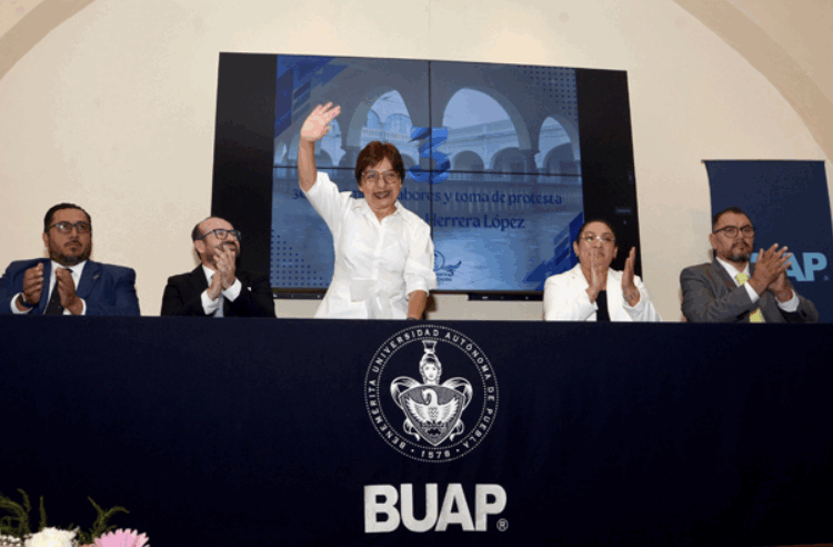 Lilia Cedillo reconoce calidad académica y vocación social de prepa Zapata