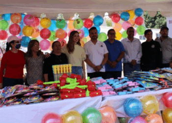 Gobierno Municipal, CANACO y comercios, entregan juguetes a 220 hijas e hijos de los elementos policiacos