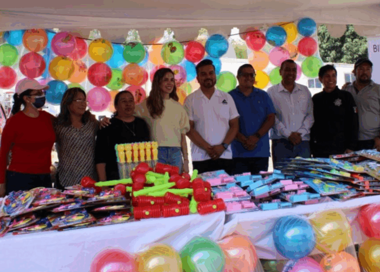 Gobierno Municipal, CANACO y comercios, entregan juguetes a 220 hijas e hijos de los elementos policiacos