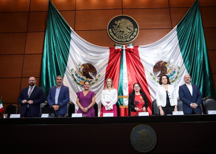 Lupita Cuautle participa en foros del Congreso de la Unión