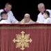 El papa reaparece para bendición Urbi et Orbi