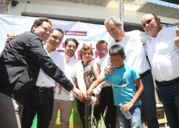 Ayuntamiento garantiza dotación de agua potable a colonia 20 de Noviembre
