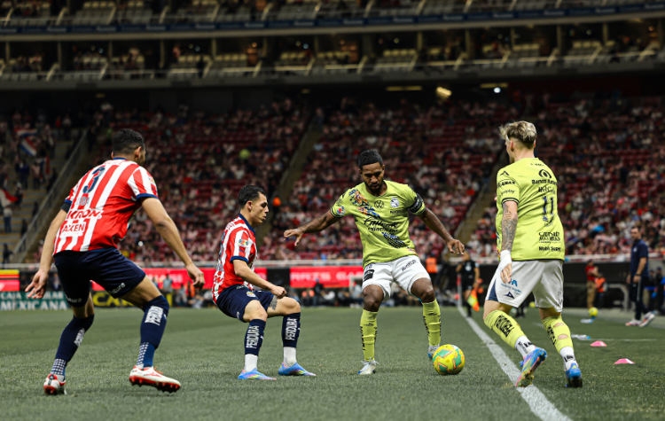 El Puebla pierde y ayuda a Chivas en sus aspiraciones de play in
