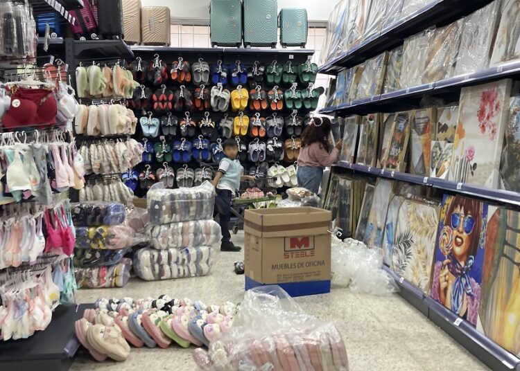 Operativos a tiendas chinas son por incumplimiento de normas y derechos laborales