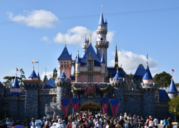 Disneyland celebra 70 años con nostalgia