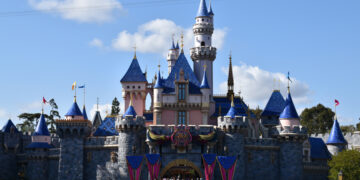 Disneyland celebra 70 años con nostalgia