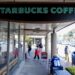 Trabajadores de Starbucks protestan por código de vestimenta