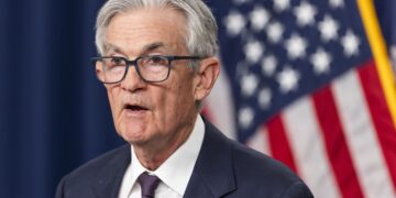 Powell advierte que aranceles elevarían inflación y frenarían economía