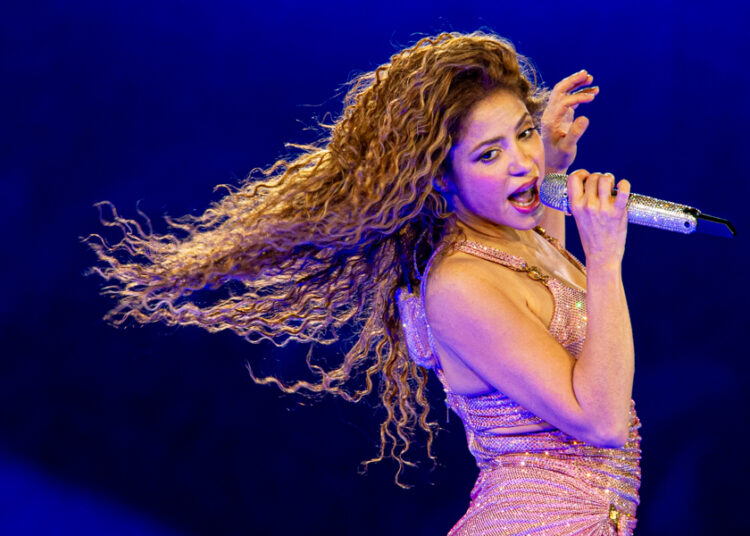 Investigan posible exposición masiva a sarampión en concierto de Shakira en EE.UU.
