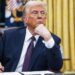Trump analiza retirar $3,000 millones en subsidios a Harvard