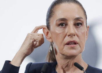 Sheinbaum advierte sobre posible impuesto a remesas en EE.UU.