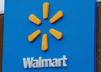 Trump critica a Walmart por alza de precios por aranceles
