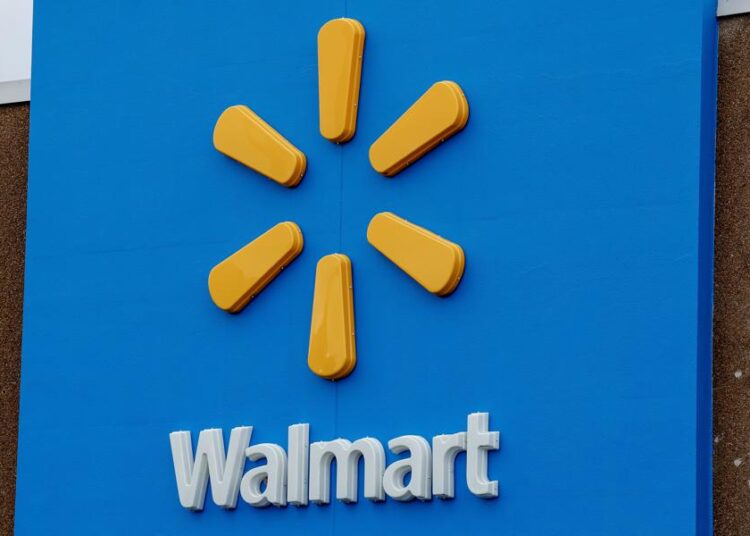 Trump critica a Walmart por alza de precios por aranceles