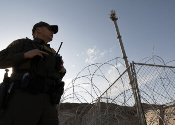 EEUU refuerza frontera y cae migración