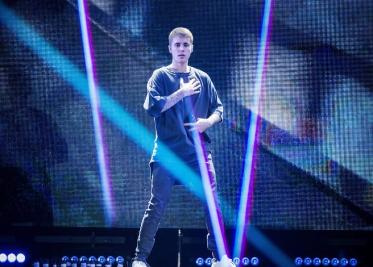 Justin Bieber dice que no fue víctima de Sean Combs