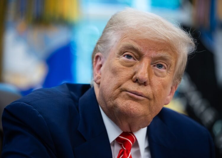 PBS demanda a Trump por recortarle la financiación federal