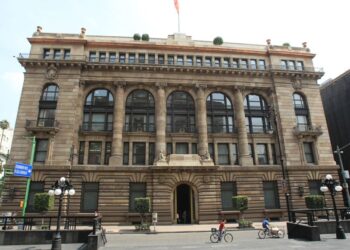 Banxico reduce previsión de crecimiento a 0.1 % en 2025