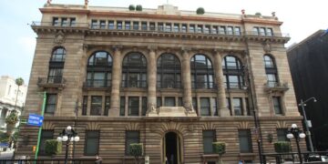 Banxico reduce previsión de crecimiento a 0.1 % en 2025