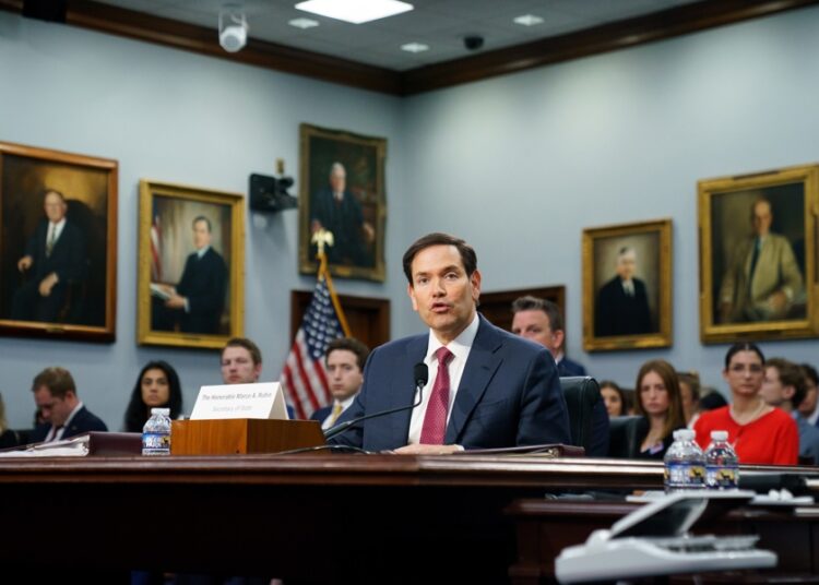 Rubio admite crímenes en Ucrania, pero evita llamar criminal a Putin