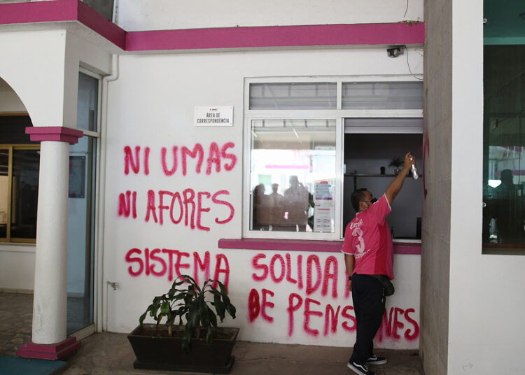Conflicto entre Sheinbaum y maestros sube con amenaza de boicot judicial