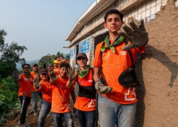 Comunidad Anáhuac construye hogares para familias vulnerables en Cuetzalan