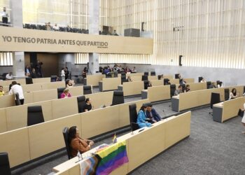Promueven sancionar contenido sexual falso realizado con IA