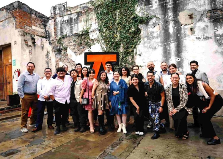 Estudiantes Anáhuac Puebla demuestran creatividad y estilo en el Front Row 2025