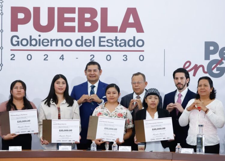 Poblanos repatriados impulsan proyectos con “Migrante Emprende” y transforman sus comunidades