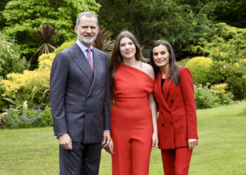 La infanta Sofía de España se gradúa de Bachillerato en Gales