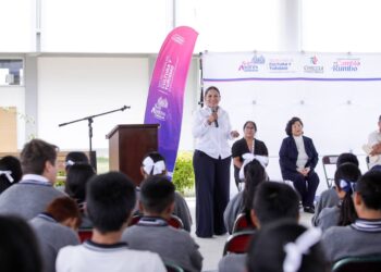 Lupita Cuautle cultiva el hábito de la lectura en niñez de San Andrés Cholula