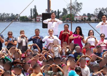 Niñez de Chignahuapan recibe juguetes por Día del Niño y la Niña