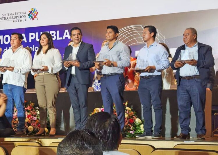 Acude Omar Muñoz a la presentación de la “Plataforma Digital Estatal, Revolución Digital por Amor a Puebla”