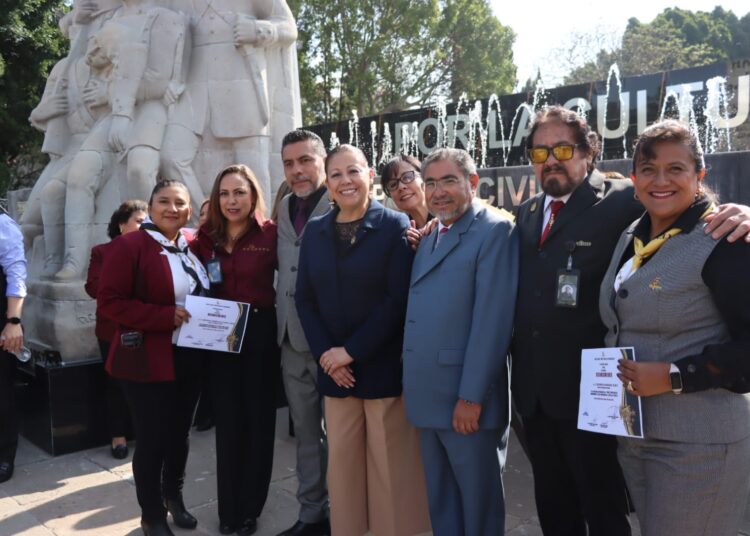 Laura Artemisa acude a ceremonia cívica del CENHCH