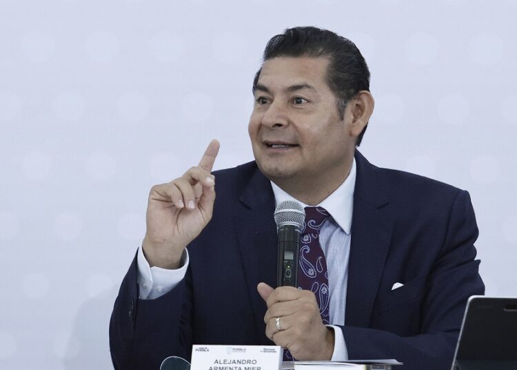 Armenta pide a funcionarios madurez y reconocer jerarquías administrativas