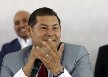 Los cambios en el gabinete de AA