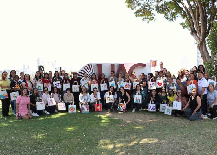 Colaboradoras de la UAG celebran el Día de las Madres