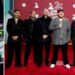 Carlos Santana lanzará ‘Me Retiro’ con Grupo Frontera