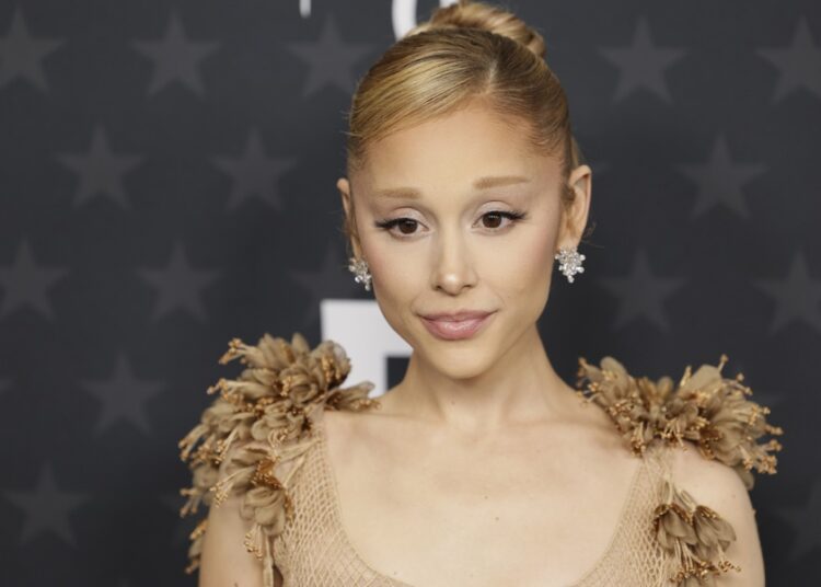 Ariana Grande se une a Ben Stiller y De Niro en Meet My Parents 4