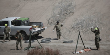 Militarización en frontera México-EEUU expone a migrantes a traficantes