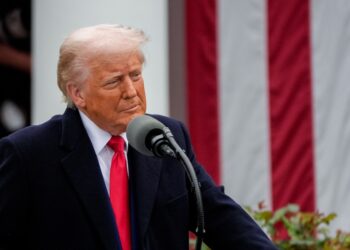 Trump celebra aranceles y advierte peligro para EE.UU.