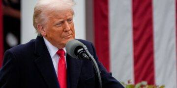 Trump celebra aranceles y advierte peligro para EE.UU.