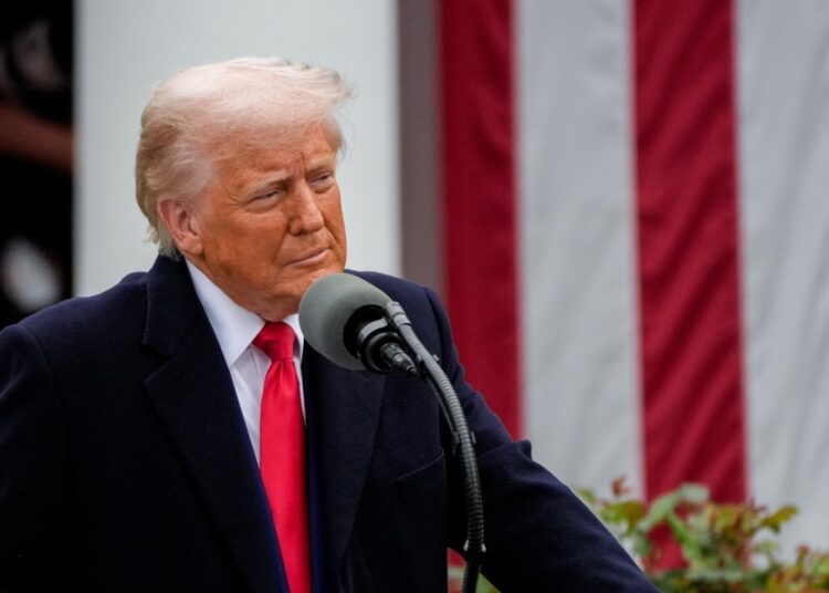 Trump celebra aranceles y advierte peligro para EE.UU.