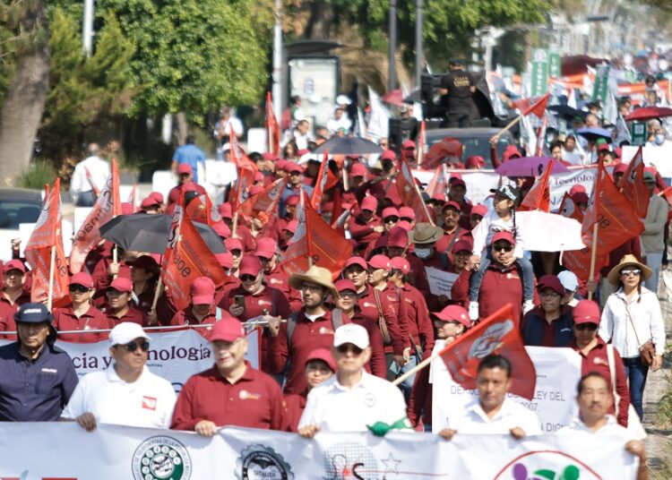 Trabajadores piden al Legislativo atender sus demandas